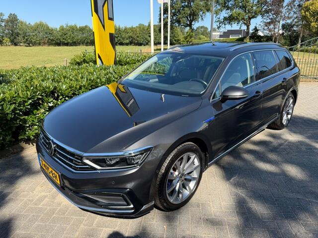 Volkswagen PASSAT 1.4 TSI PHEV GTE Business Pano / Dynaudio / Virtual / Trekhaak