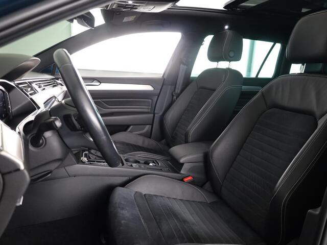 Volkswagen PASSAT Variant 1.5 TSI Elegance Business R 150PK | Automaat (DSG) | Panoramadak | Camera | Navigatie | 17 " Velgen + All Season | Half lederen interieur | Elek. Achterklep |