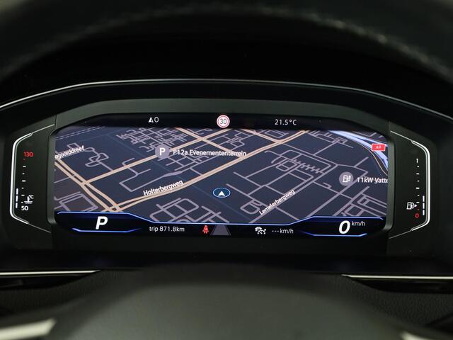 Volkswagen PASSAT Variant 1.5 TSI Elegance Business R 150PK | Automaat (DSG) | Panoramadak | Camera | Navigatie | 17 " Velgen + All Season | Half lederen interieur | Elek. Achterklep |