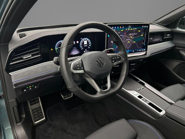 Volkswagen PASSAT Variant R-Line Edition 1.5 TSI eHybrid 272pk DSG Automaat Trekhaak, Black Style, Panoramadak, Lederen bekleding, Navigatie, Adaptive cruise control