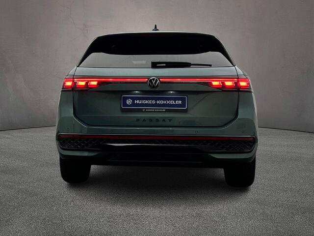Volkswagen PASSAT Variant R-Line Edition 1.5 TSI eHybrid 272pk DSG Automaat Trekhaak, Black Style, Panoramadak, Lederen bekleding, Navigatie, Adaptive cruise control