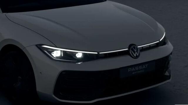 Volkswagen PASSAT Variant 1.5 eHybrid R-Line Edition / Navi / APP Connect/ R-line