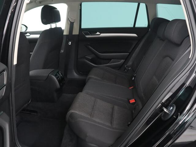 Volkswagen PASSAT Variant 1.4 TSI ACT Highline | Adaptive cruise | Stoelverwarming | Trekhaak | Camera | Park assist | Carplay | Climate control | Virtueel dashboard