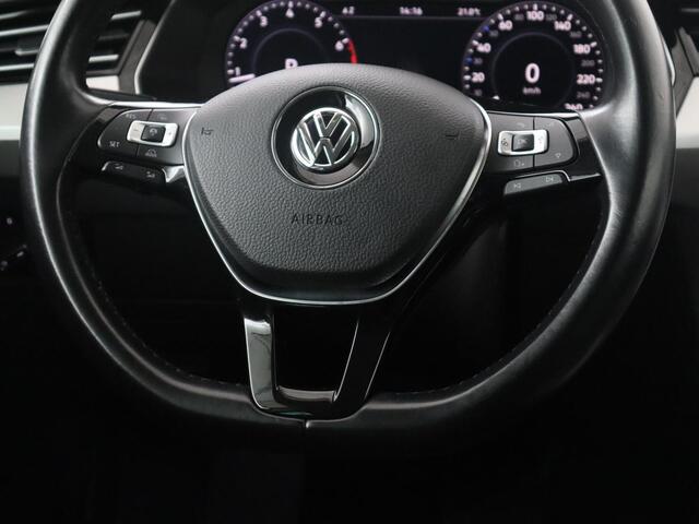 Volkswagen PASSAT Variant 1.4 TSI ACT Highline | Adaptive cruise | Stoelverwarming | Trekhaak | Camera | Park assist | Carplay | Climate control | Virtueel dashboard