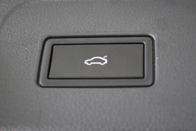 Volkswagen PASSAT Variant 1.5 TSI DSG Comfortline Navigatie | Camera | Trekhaak | Stoelverwarming