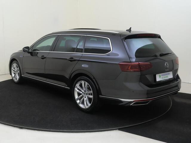 Volkswagen PASSAT Variant 1.4 TSI PHEV GTE Business | SoH 100% | Panoramadak | Trekhaak | Achteruitrijcamera | Bestuurdersstoel met memory | Matrix LED verlichting | Keyless | Adaptieve cruise control | Dodehoekdetectie | Stoelverwarming | Sfeerverlichting |