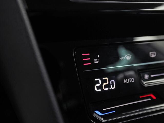 Volkswagen PASSAT Variant 1.4 TSI PHEV GTE 218Pk Automaat (APPLE CARPLAY, SOH 88,9%, GROOT NAVI, CAMERA, TREKHAAK, KEYLESS, SPORTSTOELEN, STOELVERWARMING, GETINT GLAS, NIEUWSTAAT)