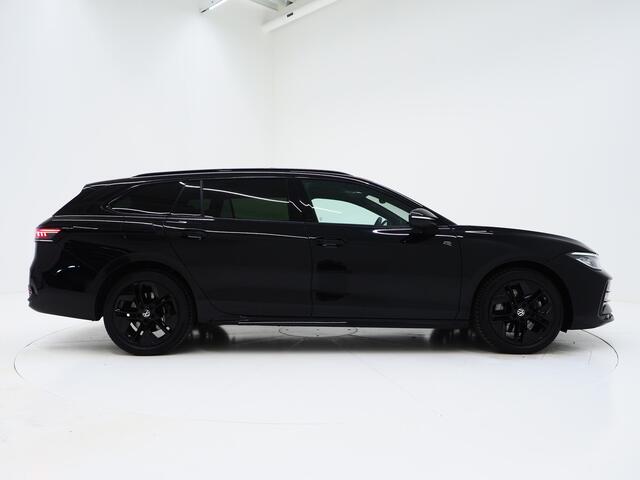 Volkswagen PASSAT Variant 1.5 eHybrid R-Line Edition | 5 Jaar Garantie | Panoramadak | Trekhaak | Massage | 360 | HUD | Sfeerlicht | Keyless