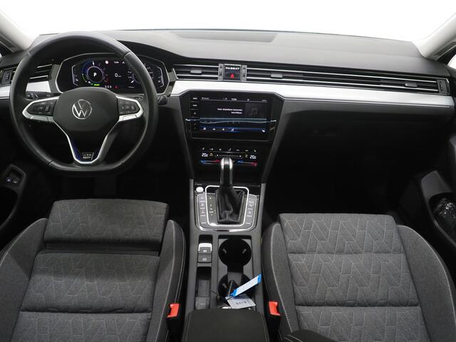 Volkswagen PASSAT Variant 1.4 TSI PHEV GTE | Panoramadak | Trekhaak | 360 | Massage | Memory | Keyless | Adaptive Cruise