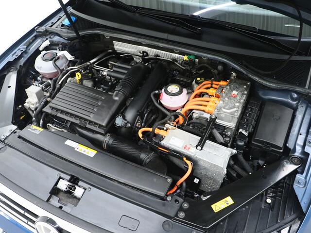 Volkswagen PASSAT Variant 1.4 TSI PHEV GTE | Panoramadak | Trekhaak | 360 | Massage | Memory | Keyless | Adaptive Cruise