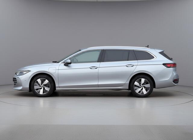 Volkswagen PASSAT Variant 1.5 eHybrid Business | Trekhaak | HUD | Camera