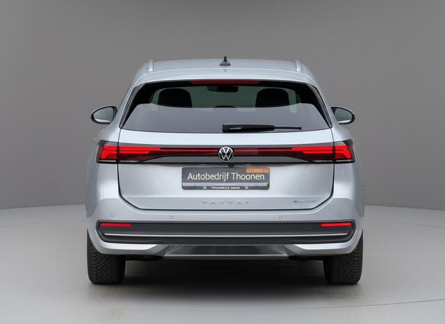Volkswagen PASSAT Variant 1.5 eHybrid Business | Trekhaak | HUD | Camera