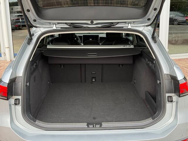 Volkswagen PASSAT Variant 1.5 eHybrid Business | Trekhaak | HUD | Camera