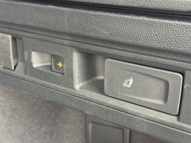 Volkswagen PASSAT Variant 1.5 eHybrid Business | Trekhaak | HUD | Camera