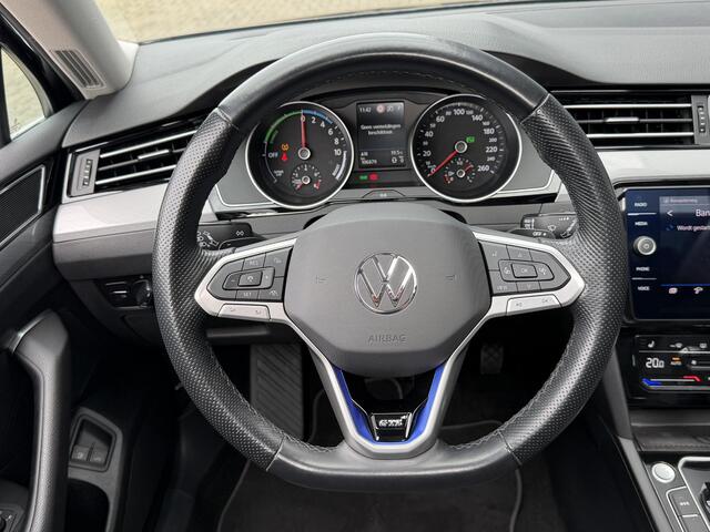 Volkswagen PASSAT Variant 1.4 TSI PHEV GTE Business 18"/Panoramadak/Trekhaak/Camera/PDC v+a/Elektrische klep/Apple Carplay & Android Auto