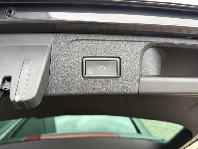Volkswagen PASSAT Variant 1.4 TSI PHEV GTE Business 18"/Panoramadak/Trekhaak/Camera/PDC v+a/Elektrische klep/Apple Carplay & Android Auto