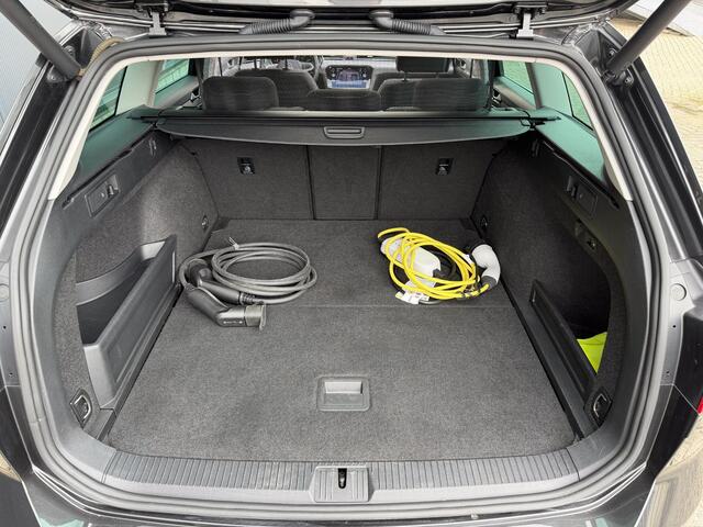 Volkswagen PASSAT Variant 1.4 TSI PHEV GTE Business 18"/Panoramadak/Trekhaak/Camera/PDC v+a/Elektrische klep/Apple Carplay & Android Auto