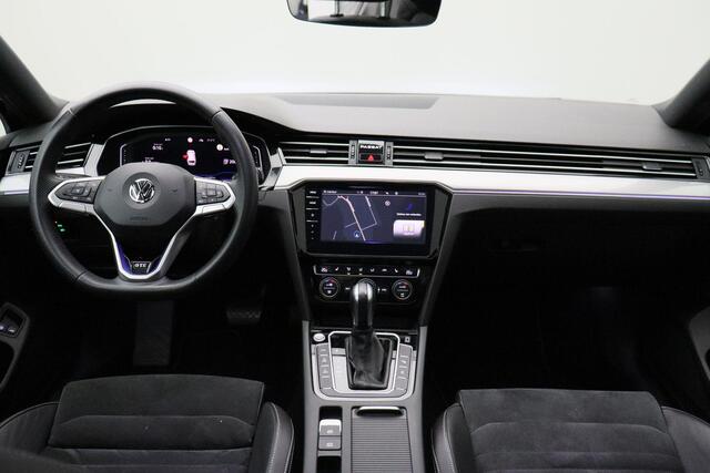 Volkswagen PASSAT Variant 1.4 TSI PHEV GTE Business 2020 | Dealer Onderhouden | Trekhaak Afneembaar | Carplay | Achteruitrij Camera | Elektrische Achterklep | Digitaal Dashboard | Adaptive Cruise | DAB Radio | 2 Sleutels