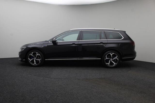 Volkswagen PASSAT Variant 1.4 TSI PHEV GTE Business 2020 | Dealer Onderhouden | Trekhaak Afneembaar | Carplay | Achteruitrij Camera | Elektrische Achterklep | Digitaal Dashboard | Adaptive Cruise | DAB Radio | 2 Sleutels