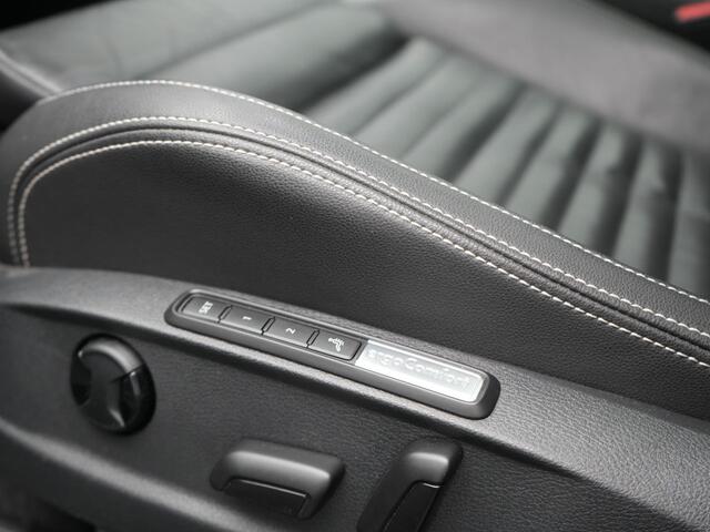 Volkswagen PASSAT 1.4 TSI PHEV GTE Business 218pk Dealer O.H. | Trekhaak Af Fabriek | Panodak | Head Up | Adaptive Cruise | 360 Camera | Dynaudio | Lederen Sportstoelen Memory & Massage | IQ Light | Stoelen & Stuur Verwarmd | Blis | Keyless | Apple Carplay | Plug In Hybrid |