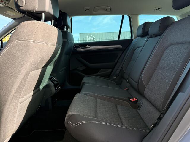 Volkswagen PASSAT Variant 1.5 TSI Business | Electrische Trekhaak | ACC | Massage | DAB | Achteruitrijcamera |