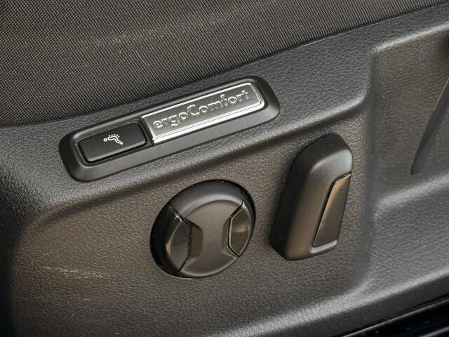 Volkswagen PASSAT Variant 1.5 TSI Business | Electrische Trekhaak | ACC | Massage | DAB | Achteruitrijcamera |