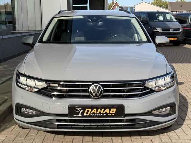 Volkswagen PASSAT Variant 1.5 TSI Business | Electrische Trekhaak | ACC | Massage | DAB | Achteruitrijcamera |