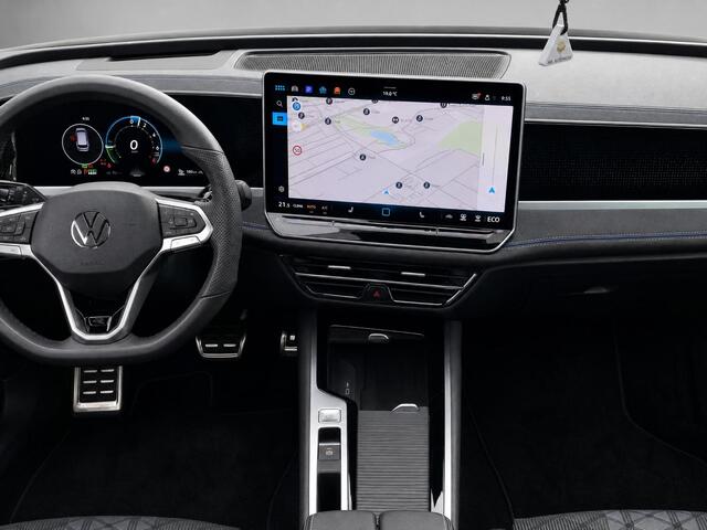Volkswagen PASSAT Variant 1.5eHybrid 200kW/272PK R-Line · Panoramadak · Trekhaak · 360°Camera + Parkeersensoren · Garantie t/m 11-11-2030 of 100000km.
