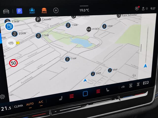 Volkswagen PASSAT Variant 1.5eHybrid 200kW/272PK R-Line · Panoramadak · Trekhaak · 360°Camera + Parkeersensoren · Garantie t/m 11-11-2030 of 100000km.
