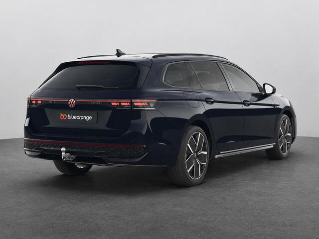 Volkswagen PASSAT Variant 1.5 eHybrid R-Line Edition 272PK DSG Panoramadak, Trekhaak, Black Style, Leder, Memorystoelen, Harman Kardon Audio, Head-Up Display, 19" LM Velgen, Elektr. Achterklep