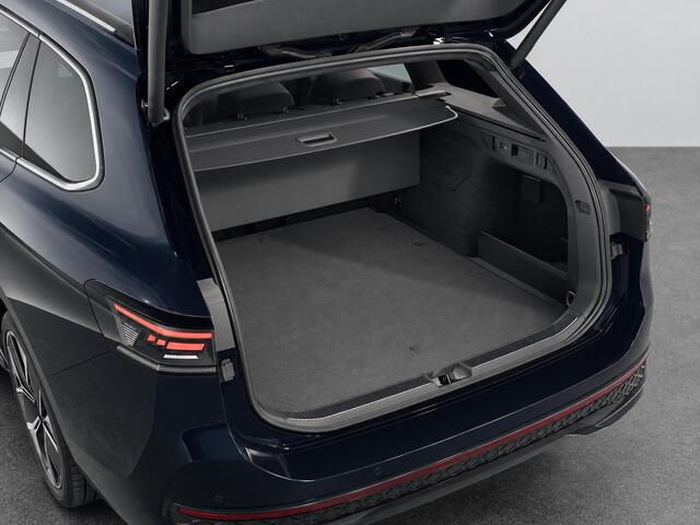 Volkswagen PASSAT Variant 1.5 eHybrid R-Line Edition 272PK DSG Panoramadak, Trekhaak, Black Style, Leder, Memorystoelen, Harman Kardon Audio, Head-Up Display, 19" LM Velgen, Elektr. Achterklep