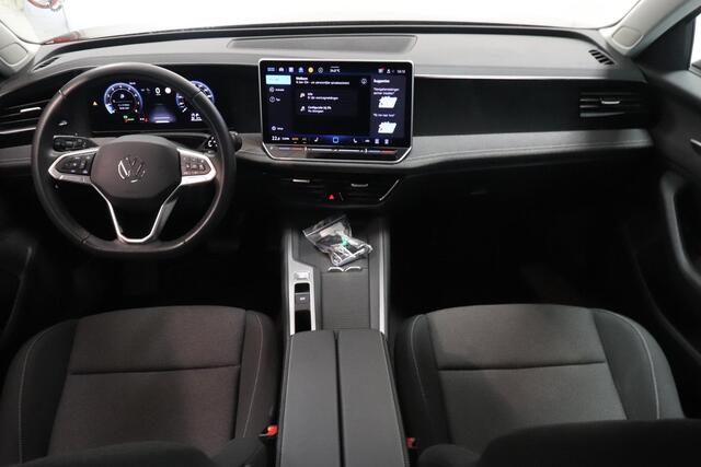 Volkswagen PASSAT Variant 1.5 eTSI Business | Camera | Adaptieve cruise | Navigatie | Stuur & stoelverwarming | Climate control | LED |