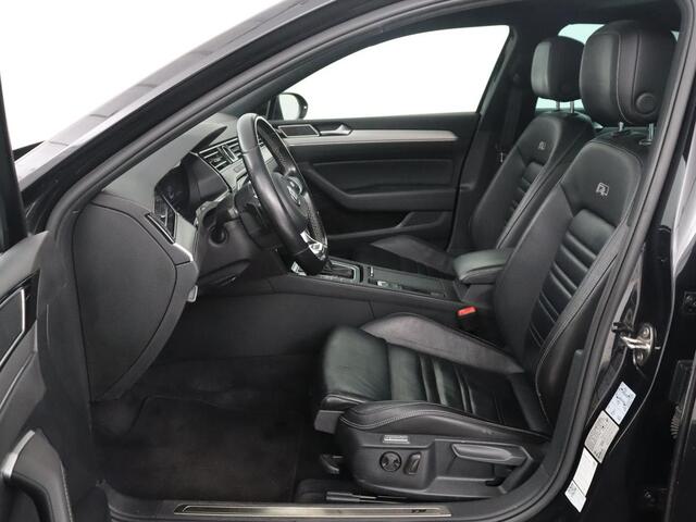 Volkswagen PASSAT 1.5 TSI Highline Business R | Pano.Dak | LED | Apple Carplay | R-Line | Stoelverwarming |