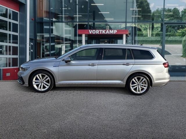 Volkswagen PASSAT 1.4 TSI GTE TREKHAAK/CAMERA/HALF-LEDERELEK-KLEP/ACC/STOELVERW/CARPLAY