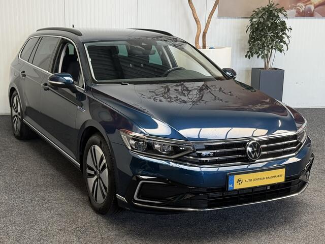 Volkswagen PASSAT VARIANT 1.4 TSI PHEV GTE BUSINESS NAVIGATIE ADAPTIVE CRUISE CONTROL CLIMATE CONTROL APPLE CARPLAY/ANDROID RIJSTROOKSENSOREN KEYLESS GO ACHTERUITRIJCAMERA UITKLAPBARE TREKHAAK ZEER MOOI !!