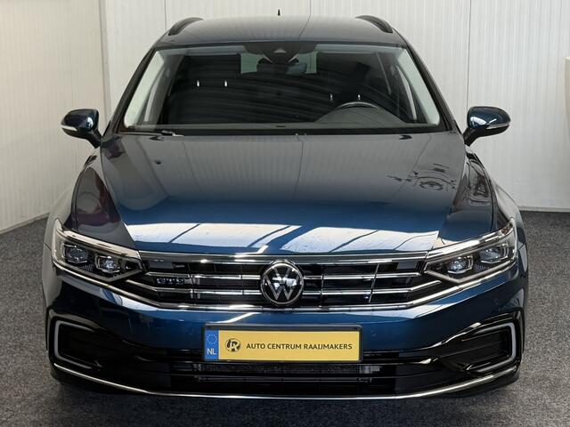 Volkswagen PASSAT VARIANT 1.4 TSI PHEV GTE BUSINESS NAVIGATIE ADAPTIVE CRUISE CONTROL CLIMATE CONTROL APPLE CARPLAY/ANDROID RIJSTROOKSENSOREN KEYLESS GO ACHTERUITRIJCAMERA UITKLAPBARE TREKHAAK ZEER MOOI !!