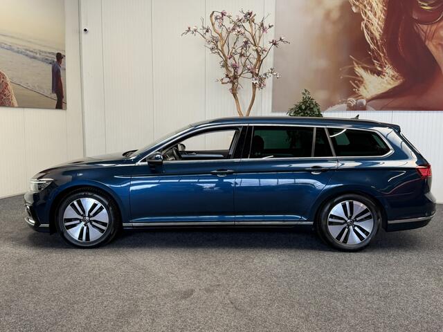 Volkswagen PASSAT VARIANT 1.4 TSI PHEV GTE BUSINESS NAVIGATIE ADAPTIVE CRUISE CONTROL CLIMATE CONTROL APPLE CARPLAY/ANDROID RIJSTROOKSENSOREN KEYLESS GO ACHTERUITRIJCAMERA UITKLAPBARE TREKHAAK ZEER MOOI !!
