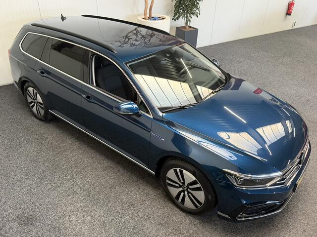 Volkswagen PASSAT VARIANT 1.4 TSI PHEV GTE BUSINESS NAVIGATIE ADAPTIVE CRUISE CONTROL CLIMATE CONTROL APPLE CARPLAY/ANDROID RIJSTROOKSENSOREN KEYLESS GO ACHTERUITRIJCAMERA UITKLAPBARE TREKHAAK ZEER MOOI !!
