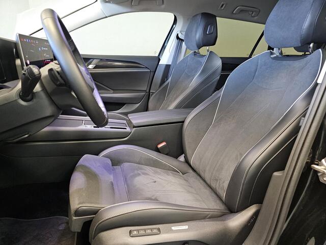 Volkswagen PASSAT Variant 1.5 eHybrid | Head-up | Trekhaak | Memory | Adaptive cruise | Massage | Achteruitrijcamera | Stoelverwarming | Carplay |