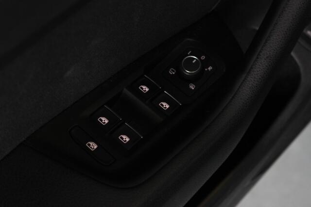 Volkswagen PASSAT Variant 1.4 TSI PHEV GTE Business SOH 90% | Trekhaak | 360° Camera | LED Matrix | Massage | Stoelverw. | Virtual Cockpit | Carplay | 18" LMV | PDC V+A