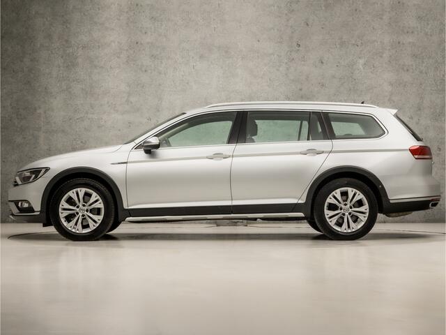 Volkswagen PASSAT ALLTRACK 2.0 TSI 4 Motion 221Pk Automaat (APPLE CARPLAY, NAVIGATIE, CLIMATE, STUUR/STOELVERWARMING, SPORTSTOELEN, CAMERA, ADAPTIVE CRUISE, TREKHAAK, NIEUWSTAAT)