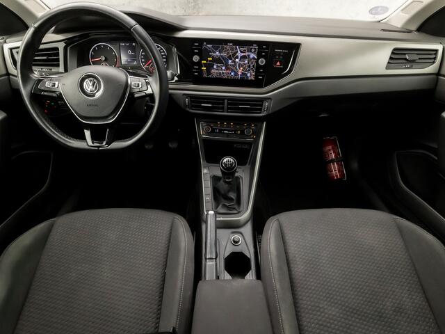 Volkswagen POLO 1.0 TSI Highline Sportline (APPLE CARPLAY, GROOT NAVI, CLIMATE, STOELVERWARMING, GETINT GLAS, SPORTSTOELEN, CRUISE, PARKEERSENSOREN, LM VELGEN, NIEUWSTAAT)