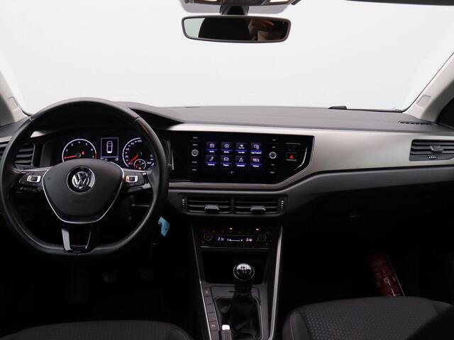 Volkswagen POLO 1.0 TSI Comfortline Business 95PK Clima, Cruise Controle, Navi, Parkeersensoren voor en achter, Apple Carplay/Android Auto, Stoelverwarming, 16" LM Velgen