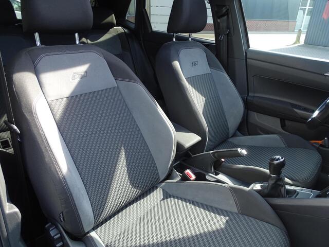 Volkswagen POLO 1.0 TSI Highline R-Line , 5drs, Navigatie, Multimedia, Panoramadak, Sport Interieur, LM-velgen, Bedienbaar stuur, Parkeersensoren