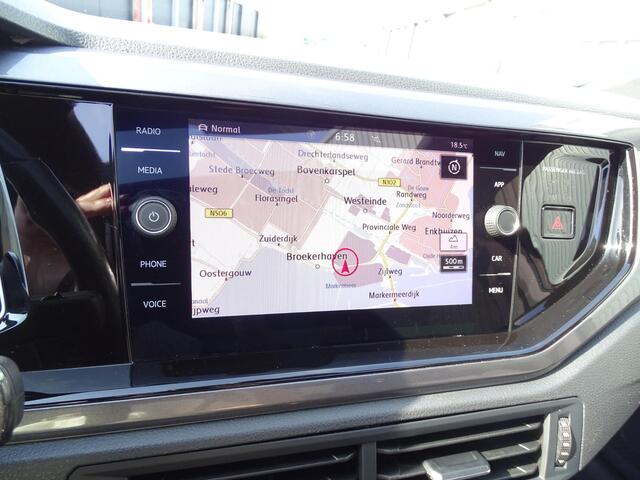Volkswagen POLO 1.0 TSI Highline R-Line , 5drs, Navigatie, Multimedia, Panoramadak, Sport Interieur, LM-velgen, Bedienbaar stuur, Parkeersensoren