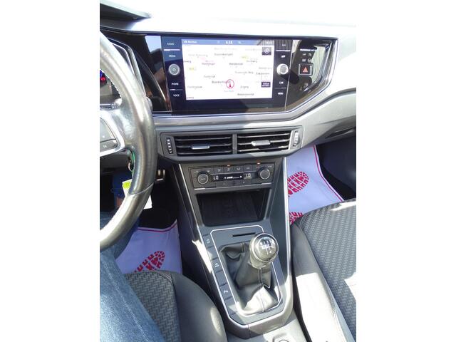 Volkswagen POLO 1.0 TSI Highline R-Line , 5drs, Navigatie, Multimedia, Panoramadak, Sport Interieur, LM-velgen, Bedienbaar stuur, Parkeersensoren