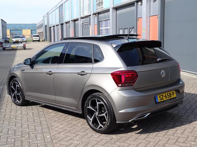 Volkswagen POLO 1.0 TSI Highline R-Line , 5drs, Navigatie, Multimedia, Panoramadak, Sport Interieur, LM-velgen, Bedienbaar stuur, Parkeersensoren