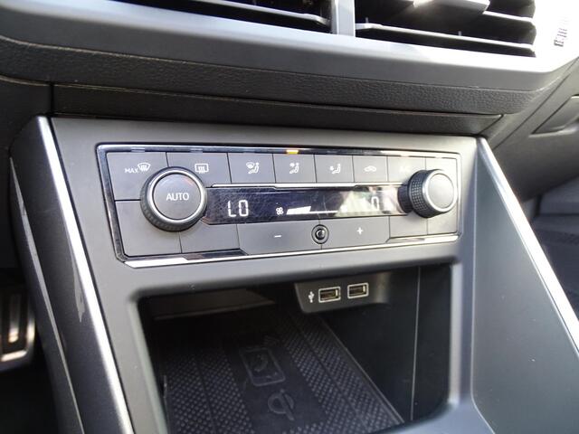 Volkswagen POLO 1.0 TSI Highline R-Line , 5drs, Navigatie, Multimedia, Panoramadak, Sport Interieur, LM-velgen, Bedienbaar stuur, Parkeersensoren