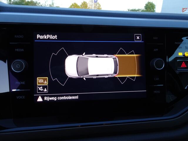 Volkswagen POLO 1.0 TSI Comfortline Business Automatische airco, navigatie, carplay, parkeersensoren voor en achter, licht metalen velgen, cruise controle, enz.
