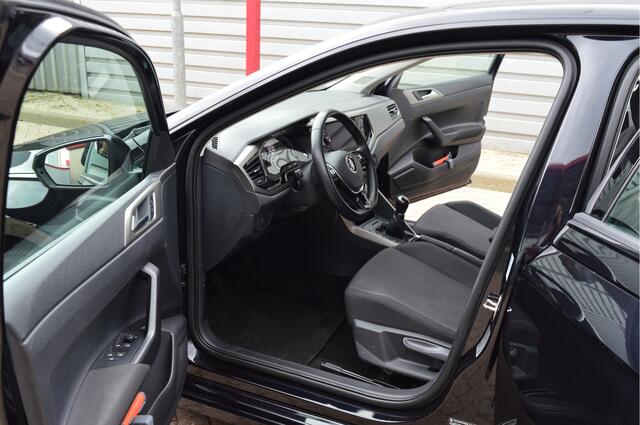 Volkswagen POLO 1.0 TSI Comfortline O.a: PDC, Carplay, Airco, ACC, Navi, DAB, Rijklaar, Etc. All-in prijs!